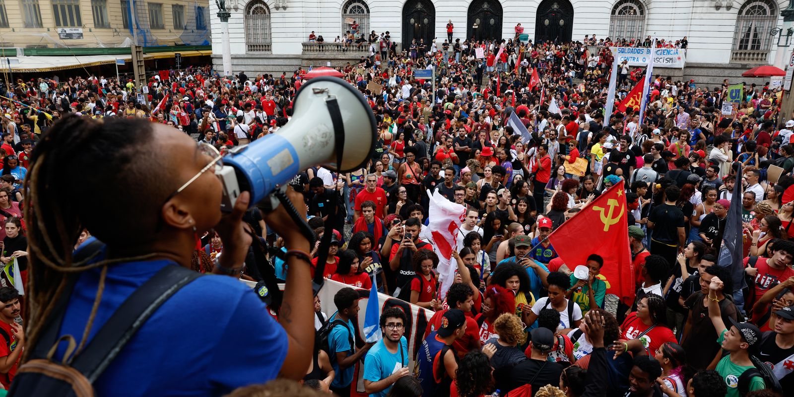 Estudantes fazem atos pelo país em apoio a Lula 4