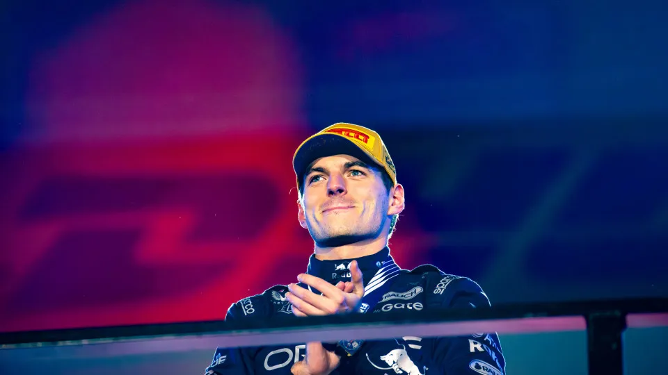 F1: Verstappen vence GP de Singapura e ultrapassa marca de Schumacher; Bortoleto abandona 1