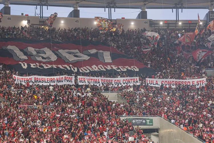 Flamengo e Fluminense protestam contra MP das Bets; torcedores estendem faixa 1