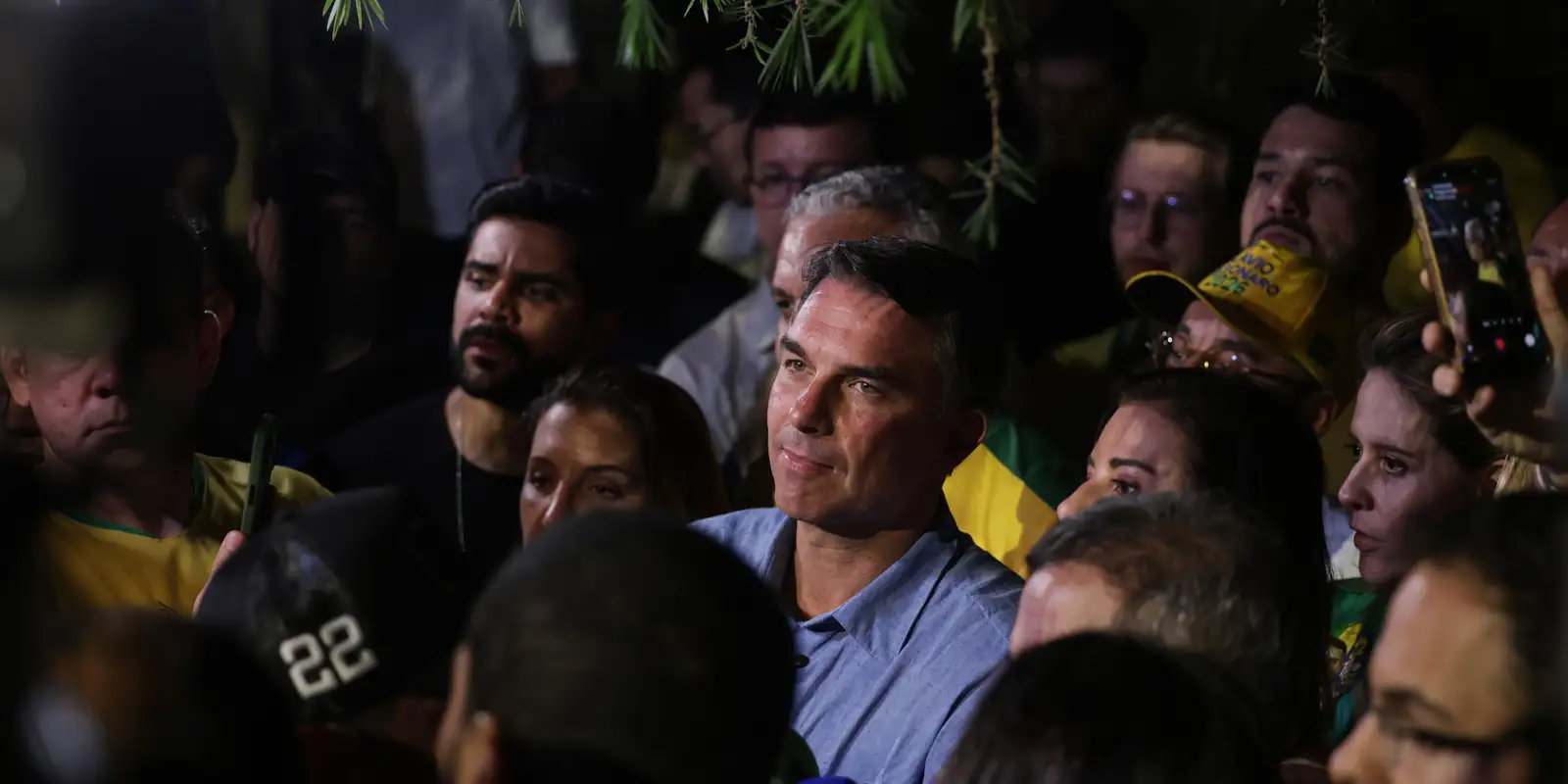Flávio Bolsonaro impõe condições para liberar sigilos 1