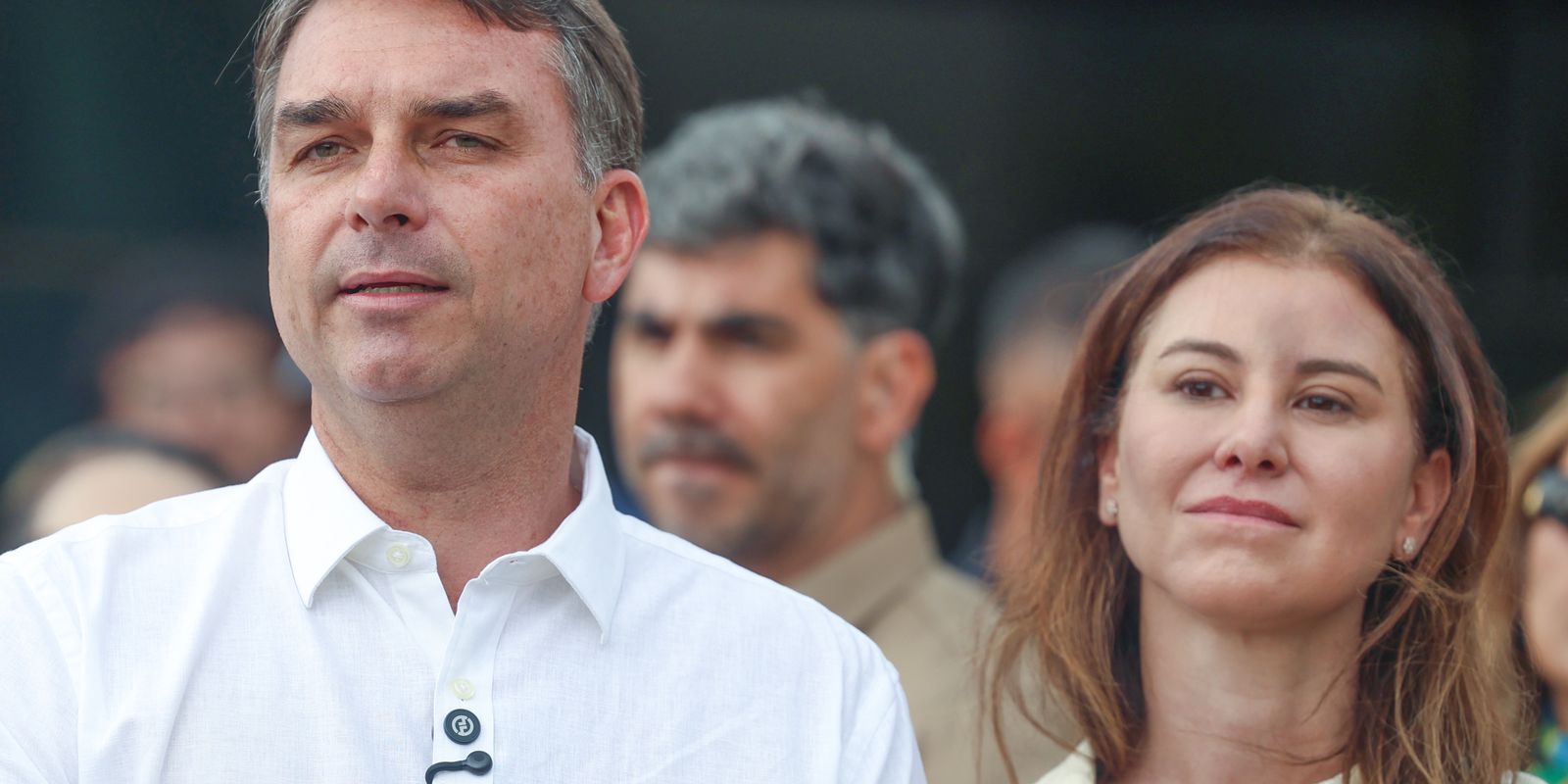 Flávio Bolsonaro participa de missa na Catedral de Brasília 3