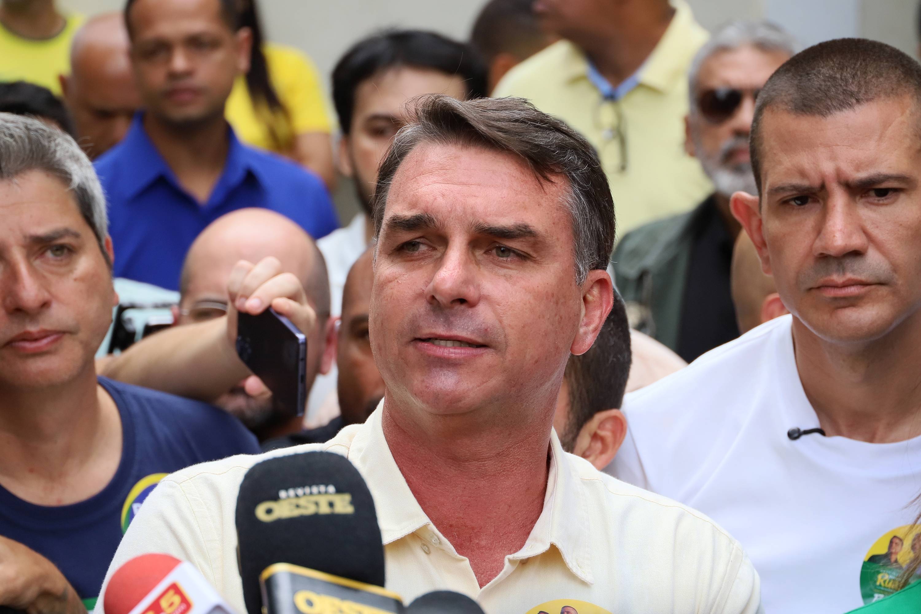 Flávio Bolsonaro promete "arrumar a casa" e critica governo Lula 1