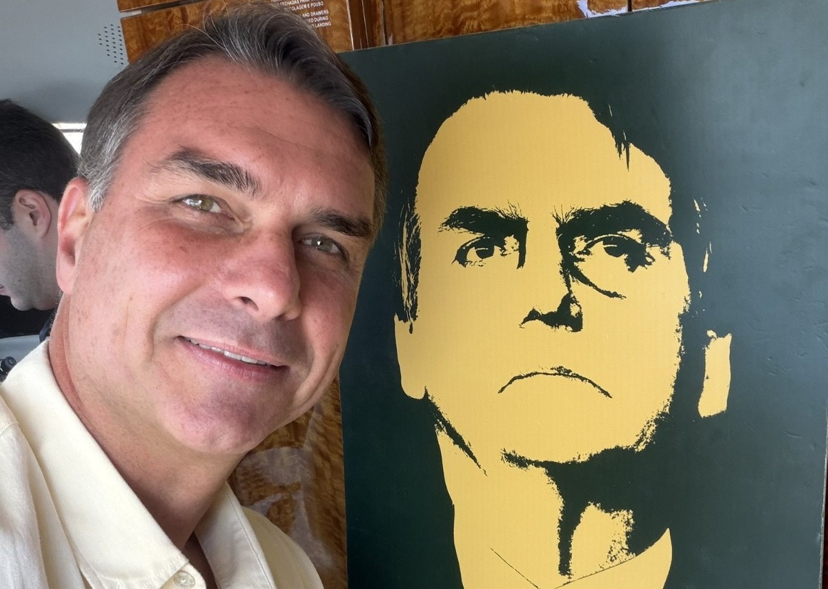 Flávio Bolsonaro propõe PEC para barrar parentes na Presidência 1