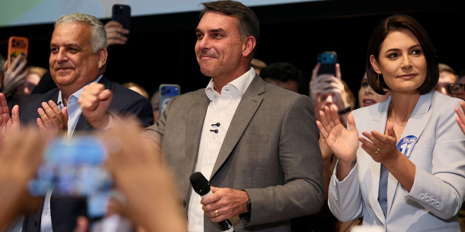 Flávio Bolsonaro recebe apoio de partidos e fala em mudar Constituição 4
