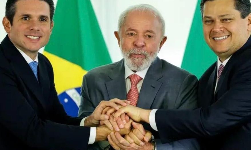Flávio comunica a líderes do Centrão que não apoiará reeleição de Motta e Alcolumbre - Gazeta Brasil 3