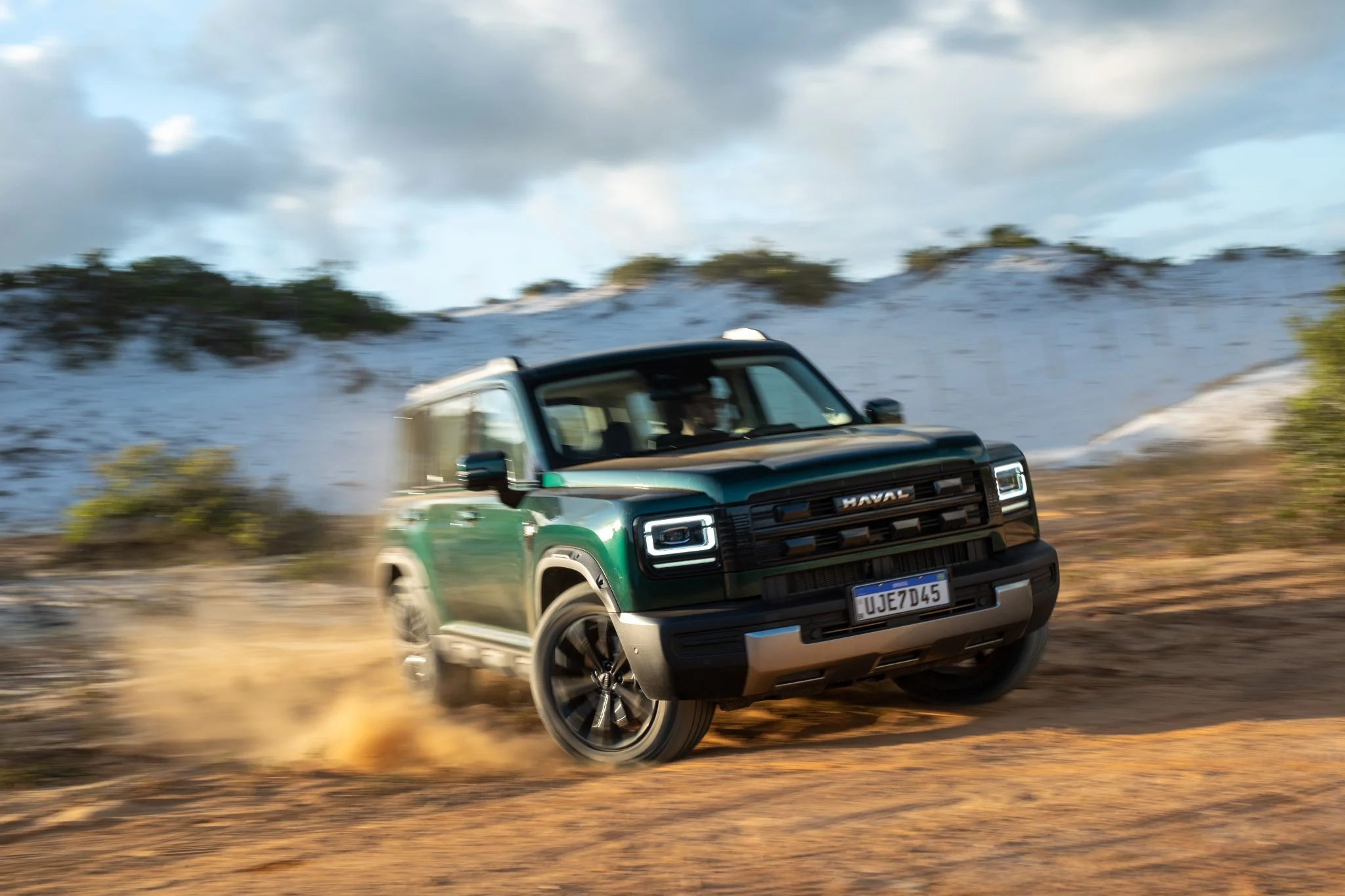 GWM Haval H7 verde frente na terra