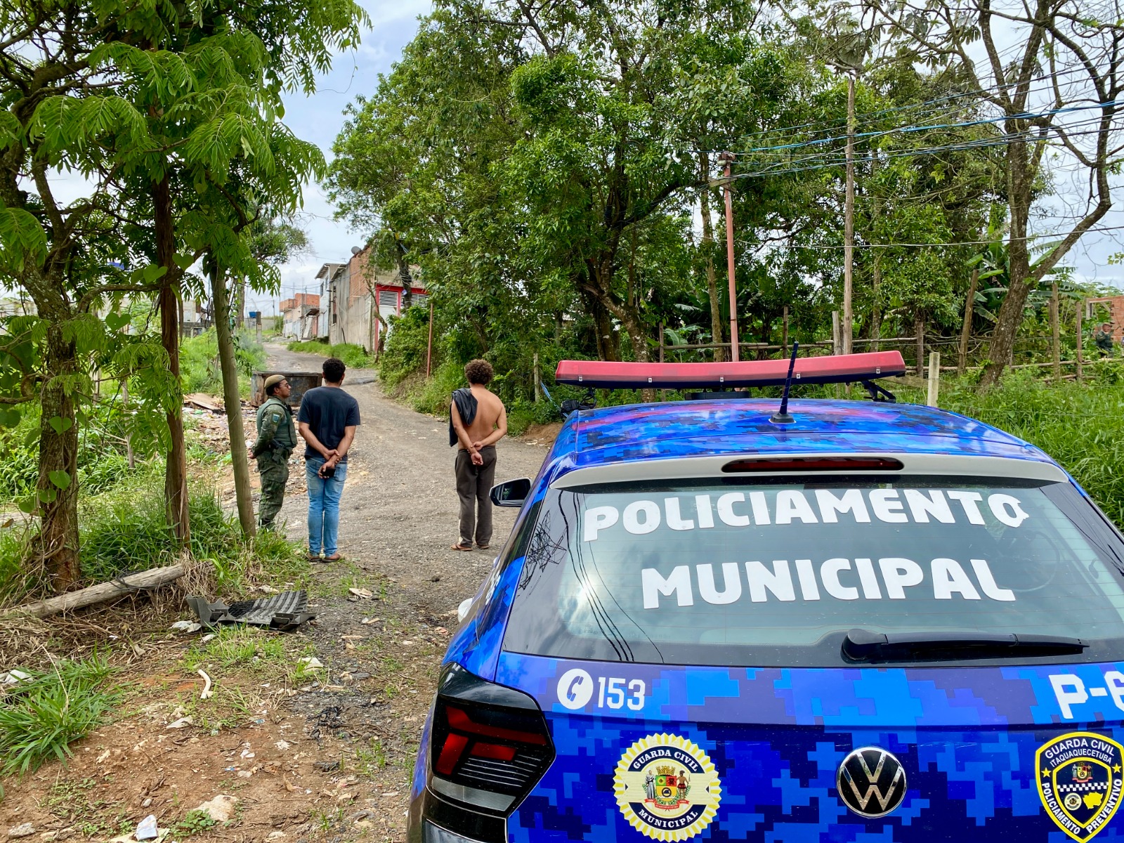 Guarda Ambiental de Itaquá flagra corte irregular de árvores no Jardim Adriana 3