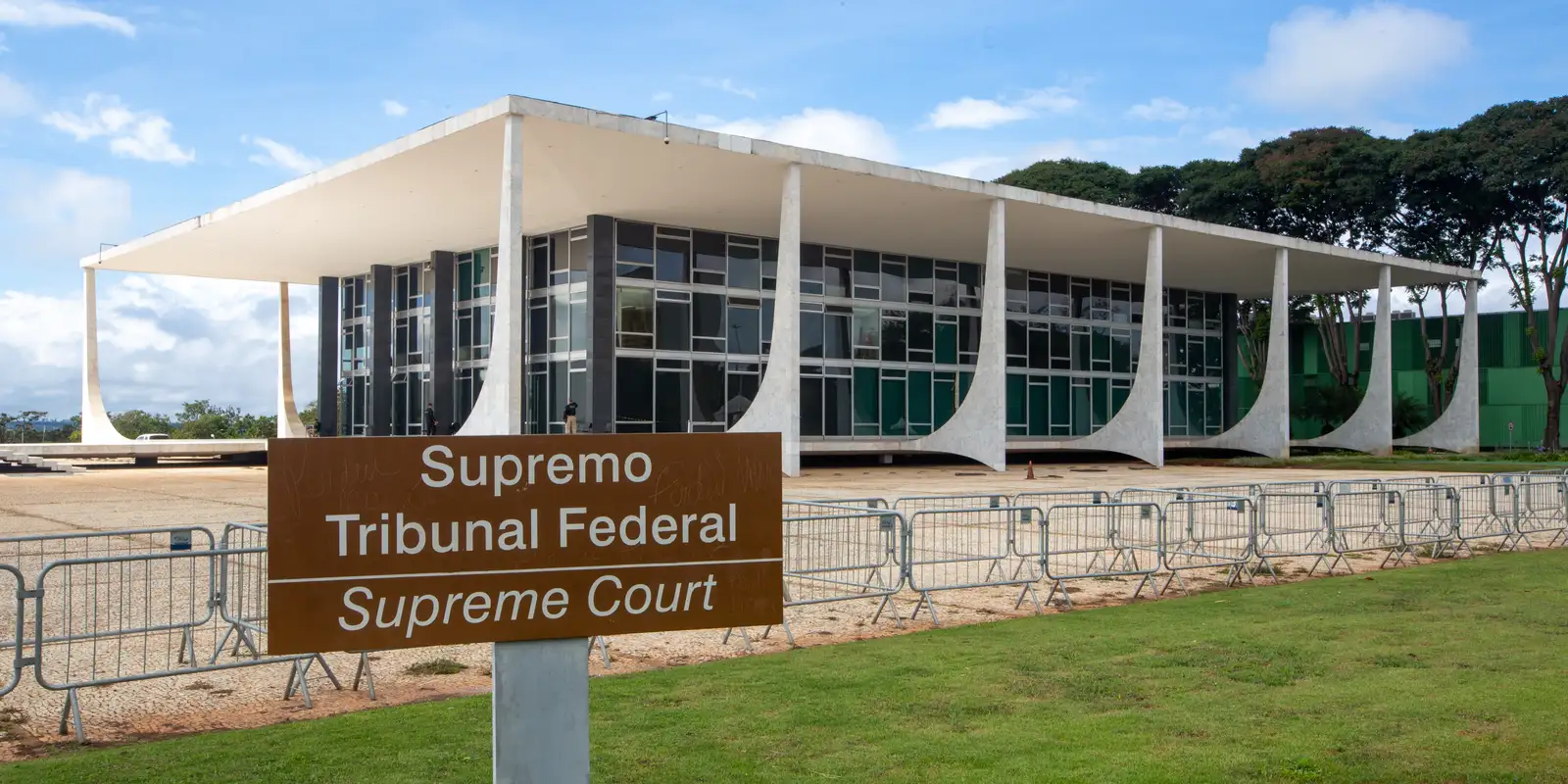 Homem é preso ao tentar inavadir a sede do STF em Brasília 1