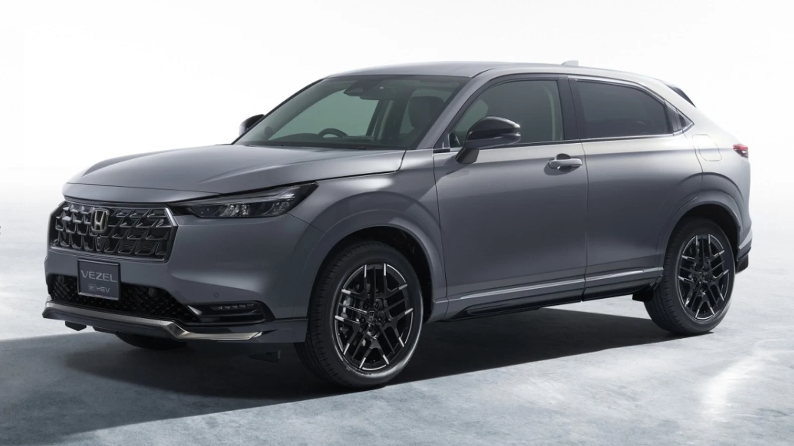 Honda HR-V japonês ganha faróis escurecidos e saídas de ar para o banco de trás 5