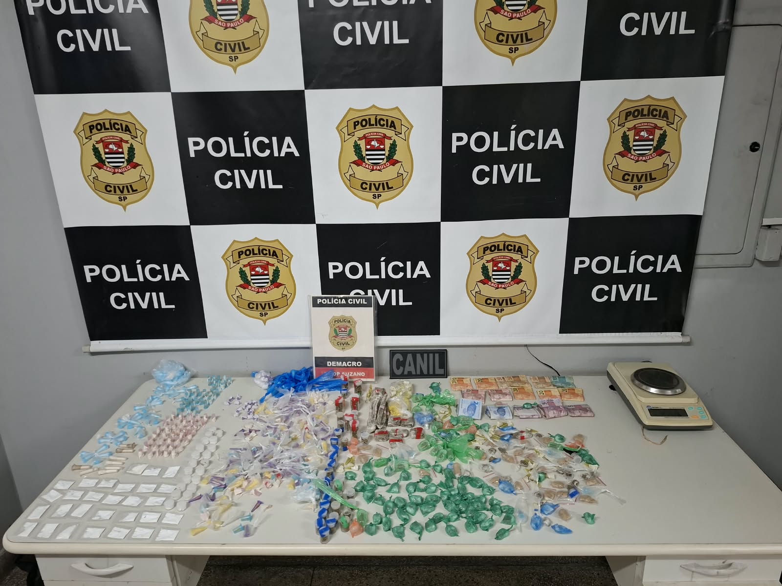 Canil e GPA de Suzano apreendem 1,6 quilo de drogas no Jardim Amazonas e no Rio Abaixo 1