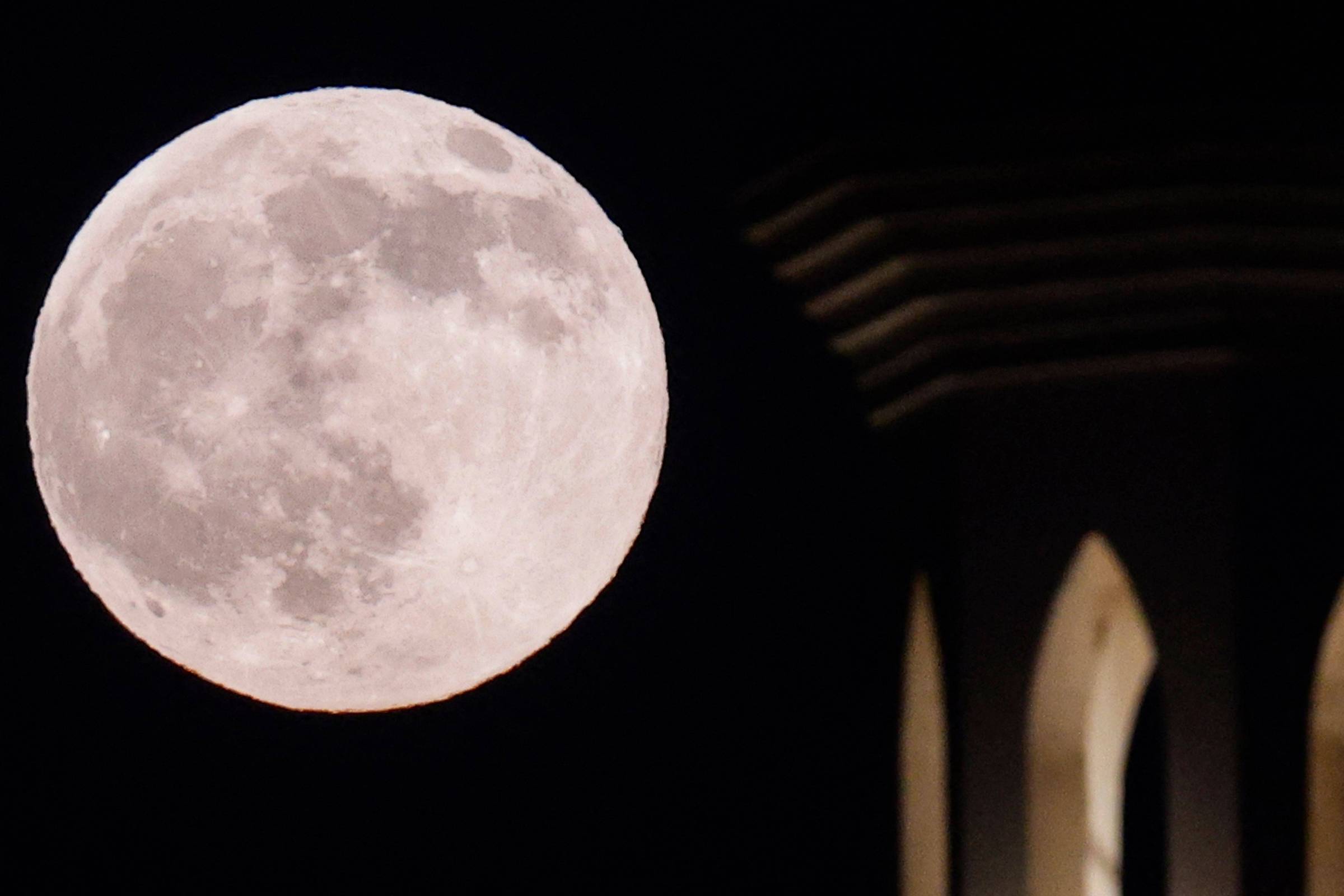 Lua cheia em Touro expõe gastos e apego nesta segunda (26) - 26/10/2026 - Astrologia 4