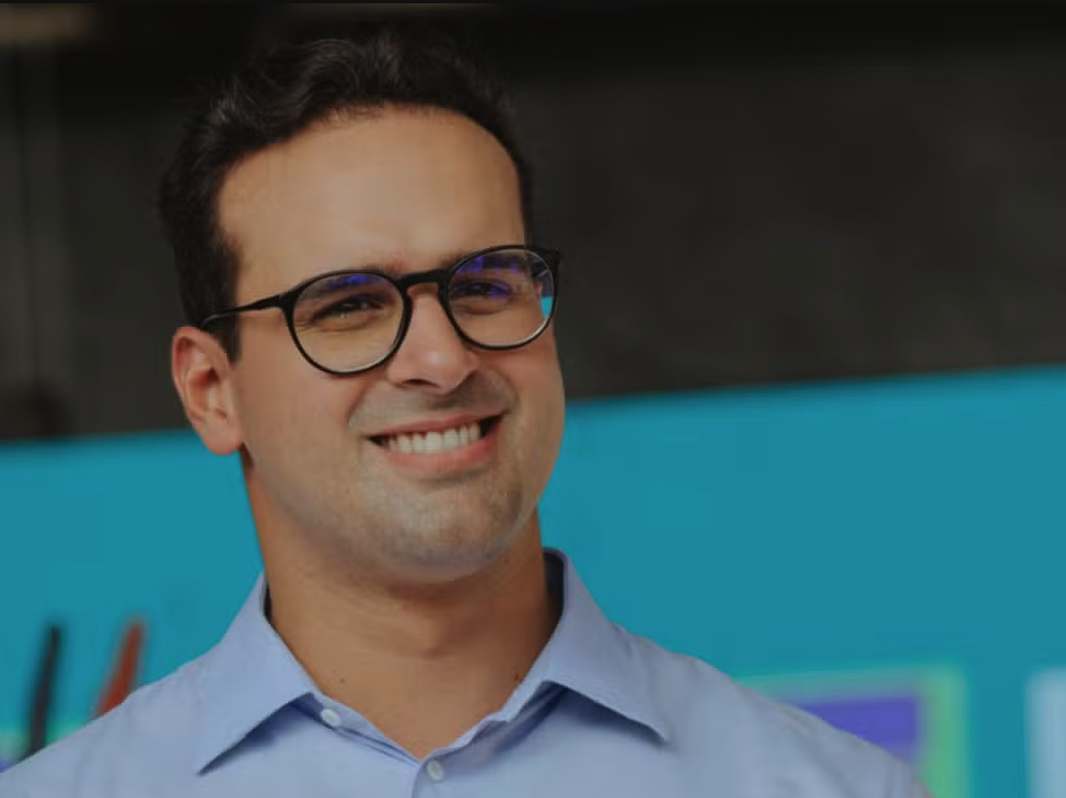 Lucas Ribeiro lidera disputa pelo governo da Paraíba
