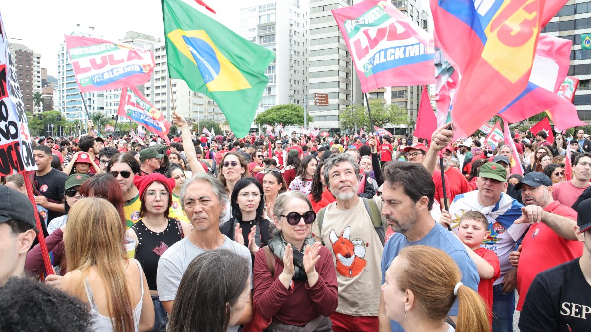 Manifestação pró-Lula reúne lideranças políticas e apoiadores no Centro de Florianópolis 1