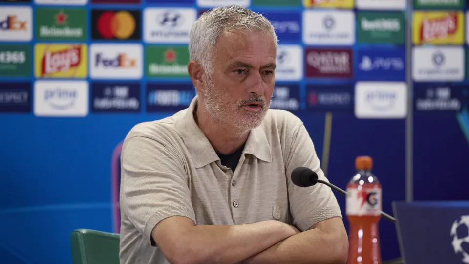 Mourinho se revolta com punição a Vini Jr.: "Sem vergonha" 3