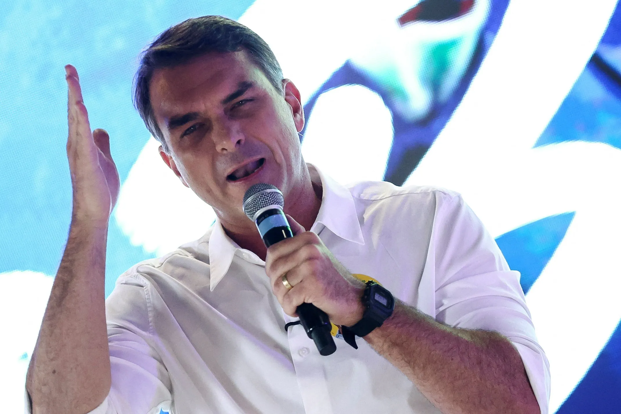 Não apoiaria mudar regra para permitir que parentes concorram à sucessão, diz Flávio 1