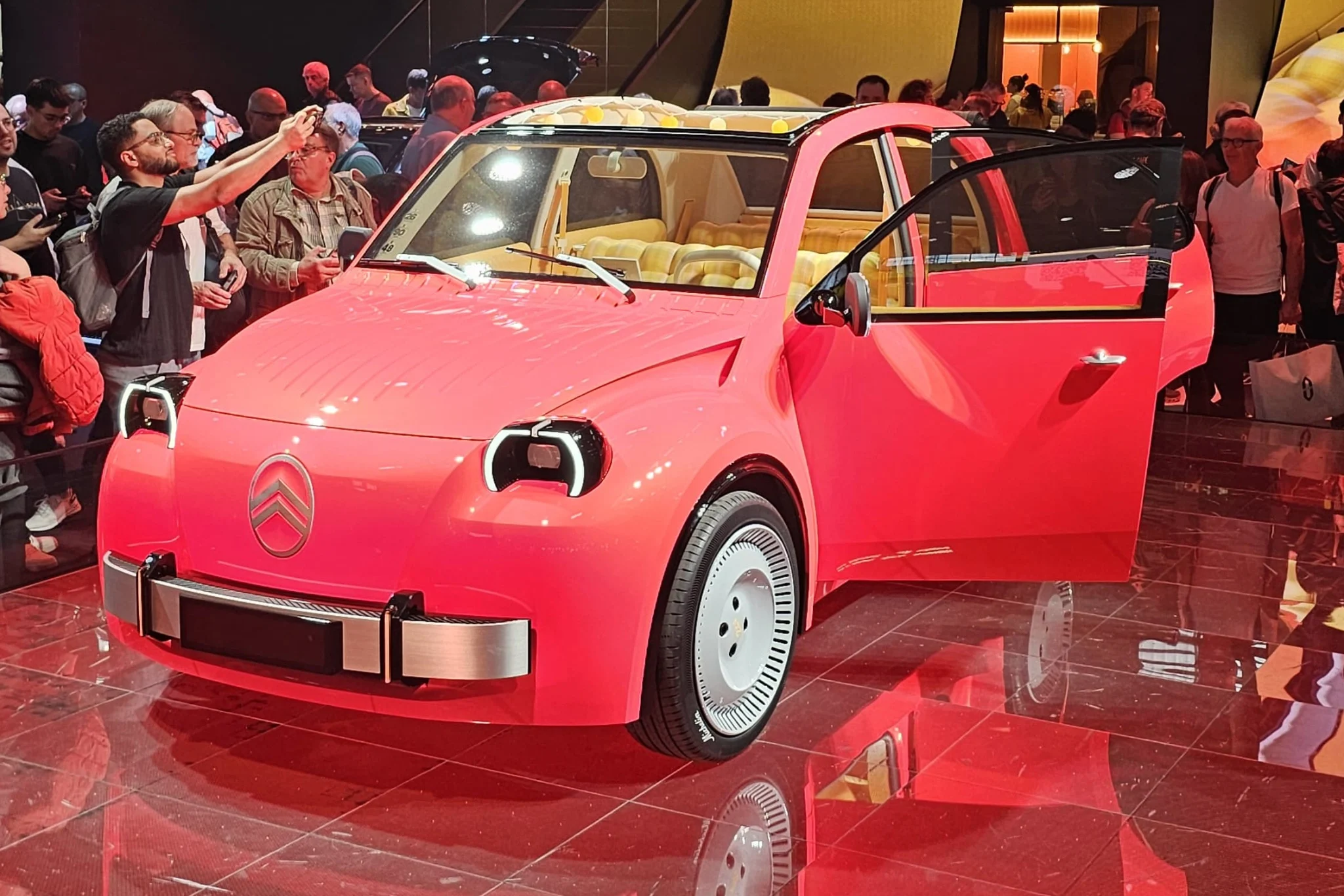 Citroën 2 CV no Salão de Paris Foto AutoPapo Felipe Boutros 4