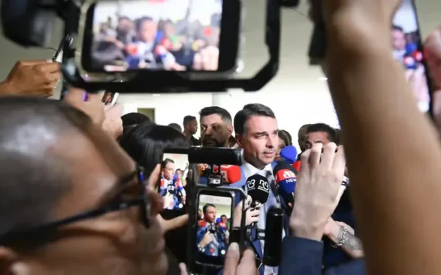 O risco de uma nova ofensiva contra a imprensa sob Flávio 1