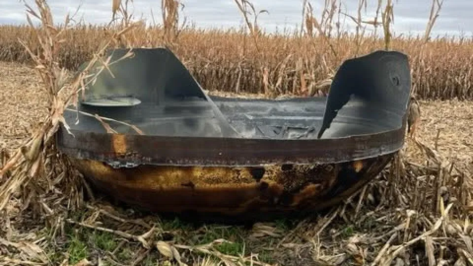 Objeto espacial cai em campo de milho e assusta moradores no Minnesota 1