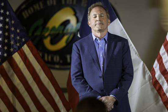 Pastores oram por Ken Paxton em comício no Texas 1