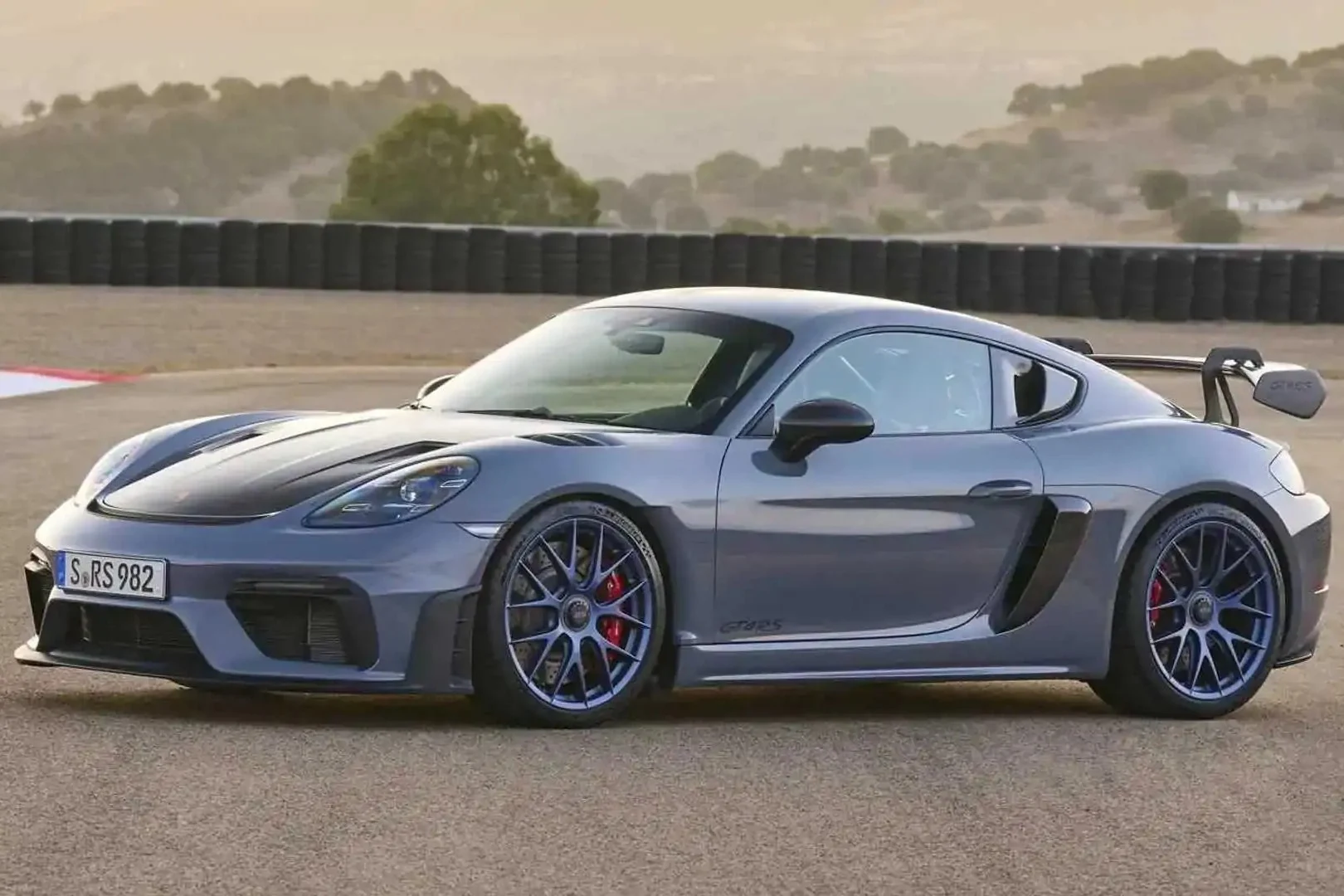 Porsche 718 Cayman GT4 RS 2024
