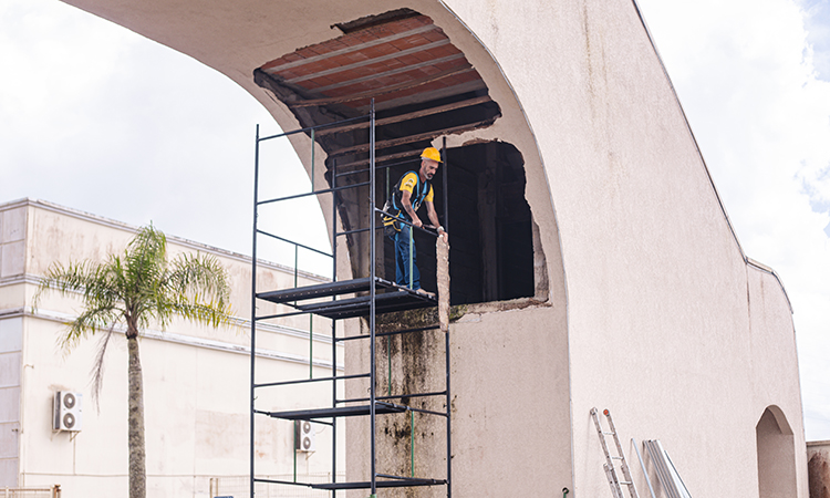 Prefeitura realiza manutenção no Portal de entrada da Cidade 4