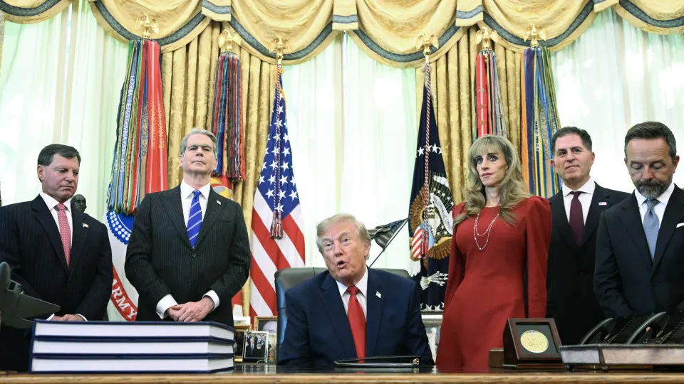 Quem é Susan Dell, mulher que chamou atenção ao lado de Trump? 1