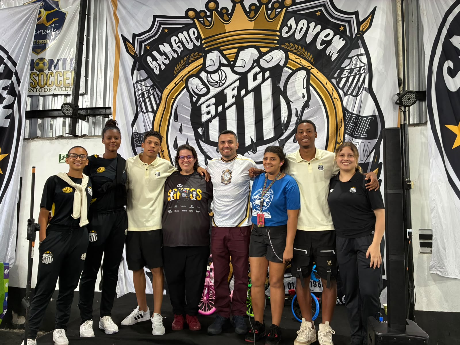 Santos FC e Instituto Leão do Mar marcam presença em dia das crianças na Sangue Jovem 3