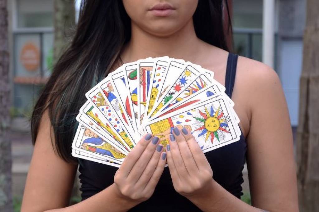 Tarô de outubro de 2026 traz conselhos financeiros - 01/10/2026 - Astrologia 1