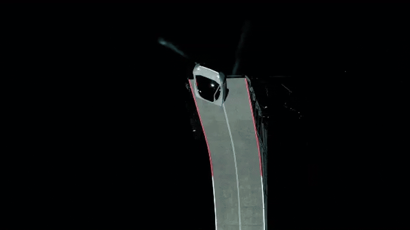 Gif animado mostra um carro da Tesla fazendo manobras no ar