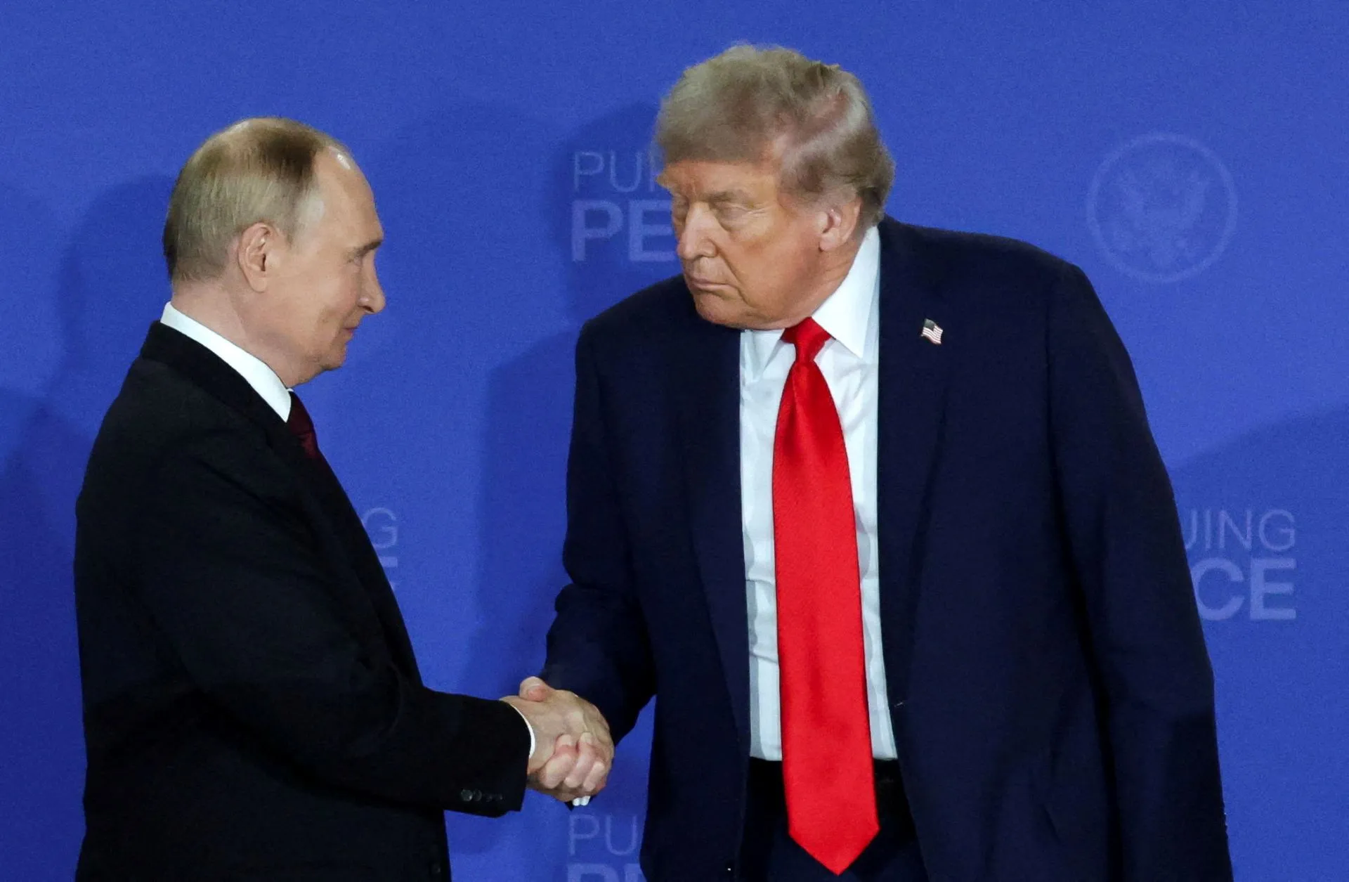 Trump suspende sanções e tarifas à Rússia pouco antes de lei entrar em vigor 1