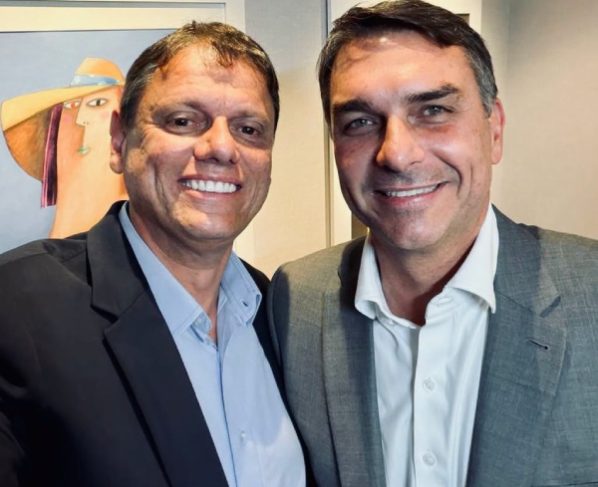 Flávio Bolsonaro encerra campanha em SP com ato em Guarulhos 5